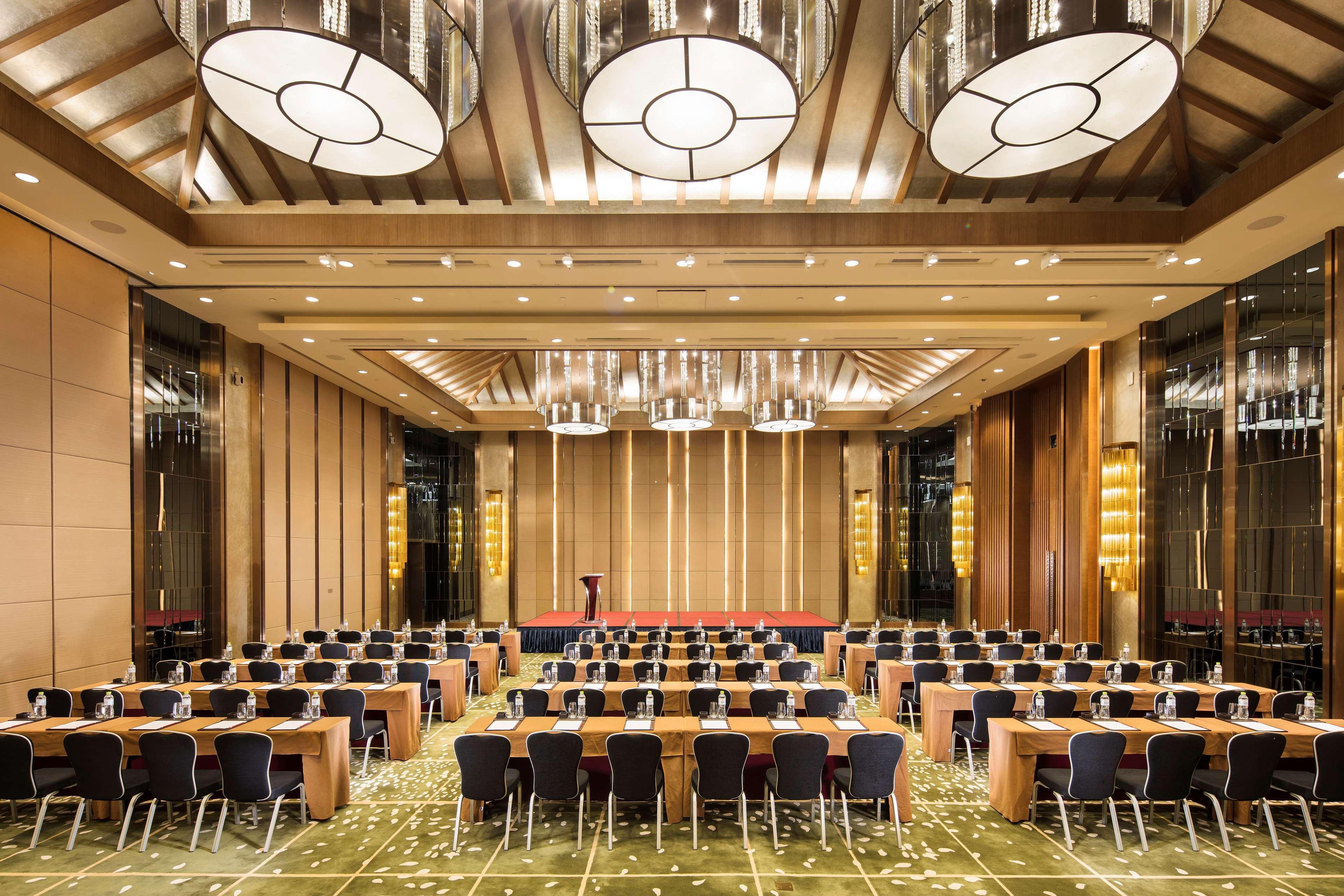 Hilton Wuhan Optics Valley Exterior photo