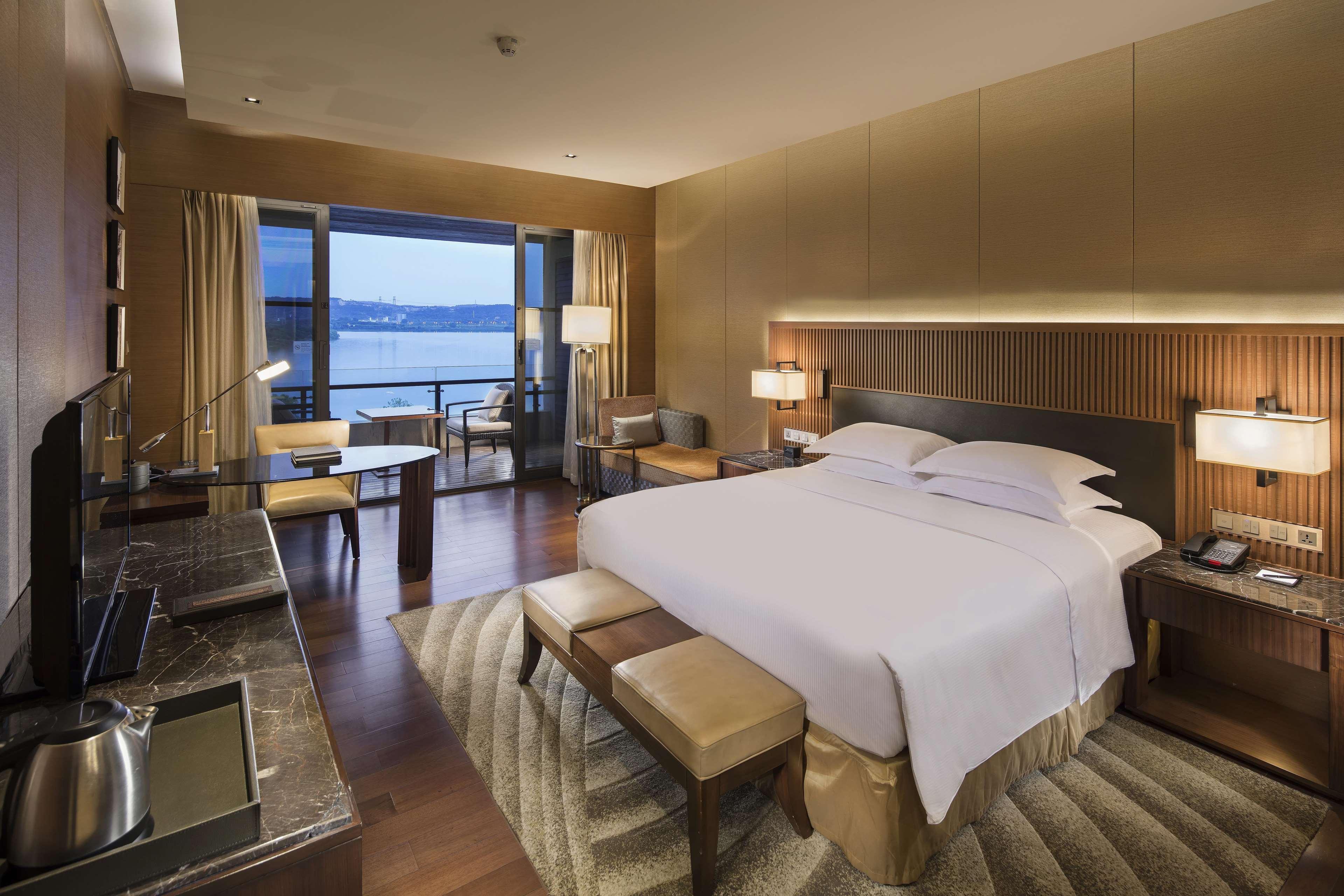 Hilton Wuhan Optics Valley Exterior photo