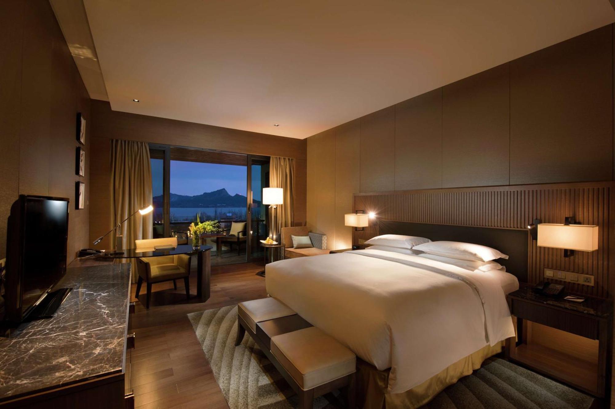 Hilton Wuhan Optics Valley Exterior photo