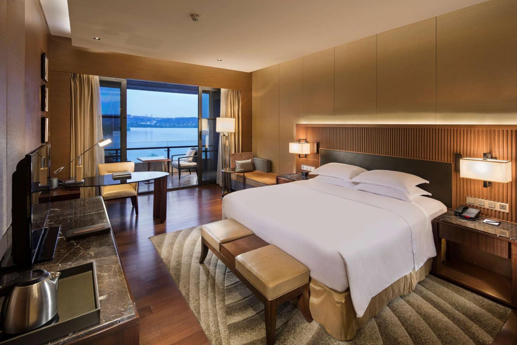 Hilton Wuhan Optics Valley Exterior photo