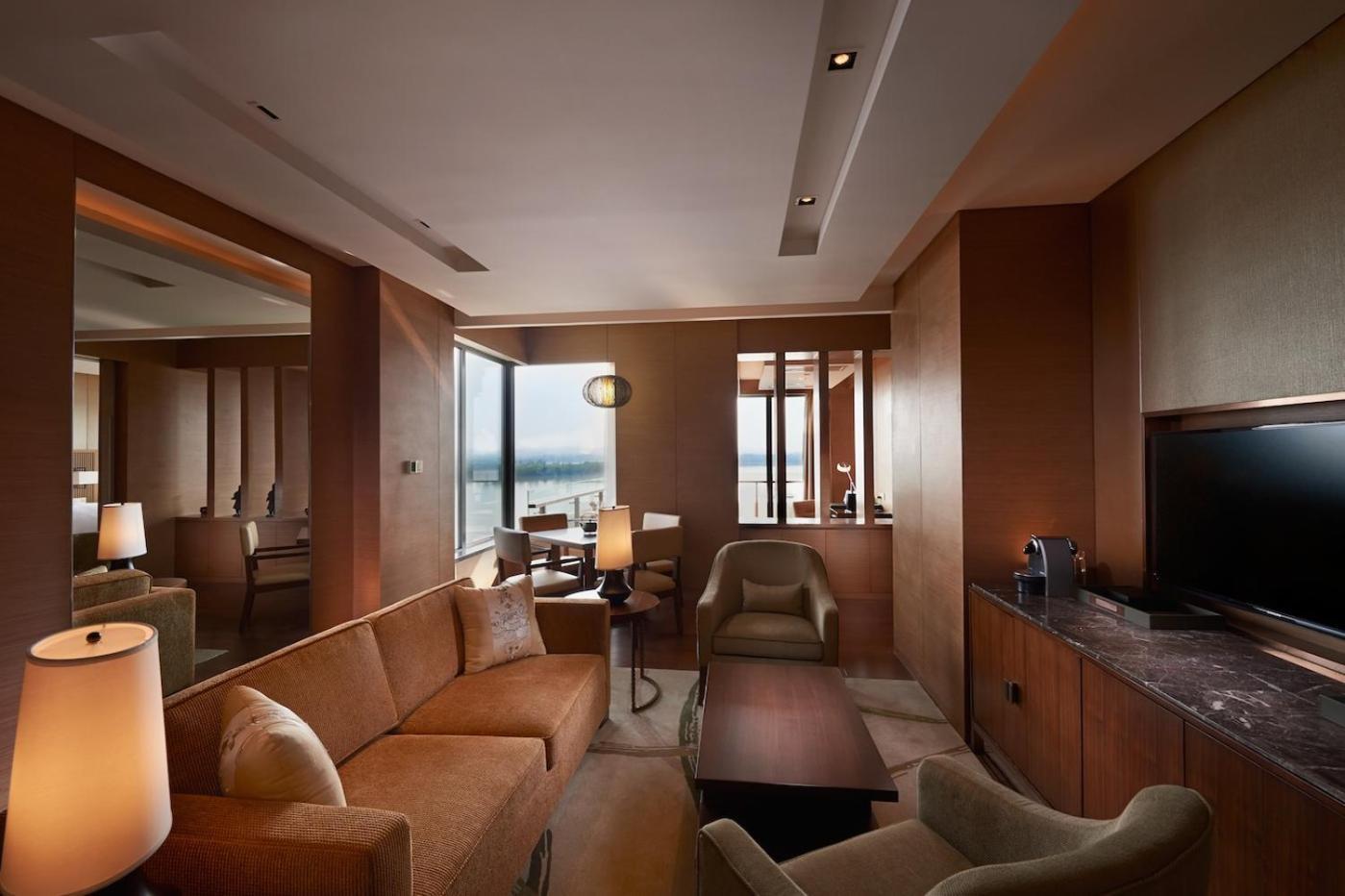 Hilton Wuhan Optics Valley Exterior photo